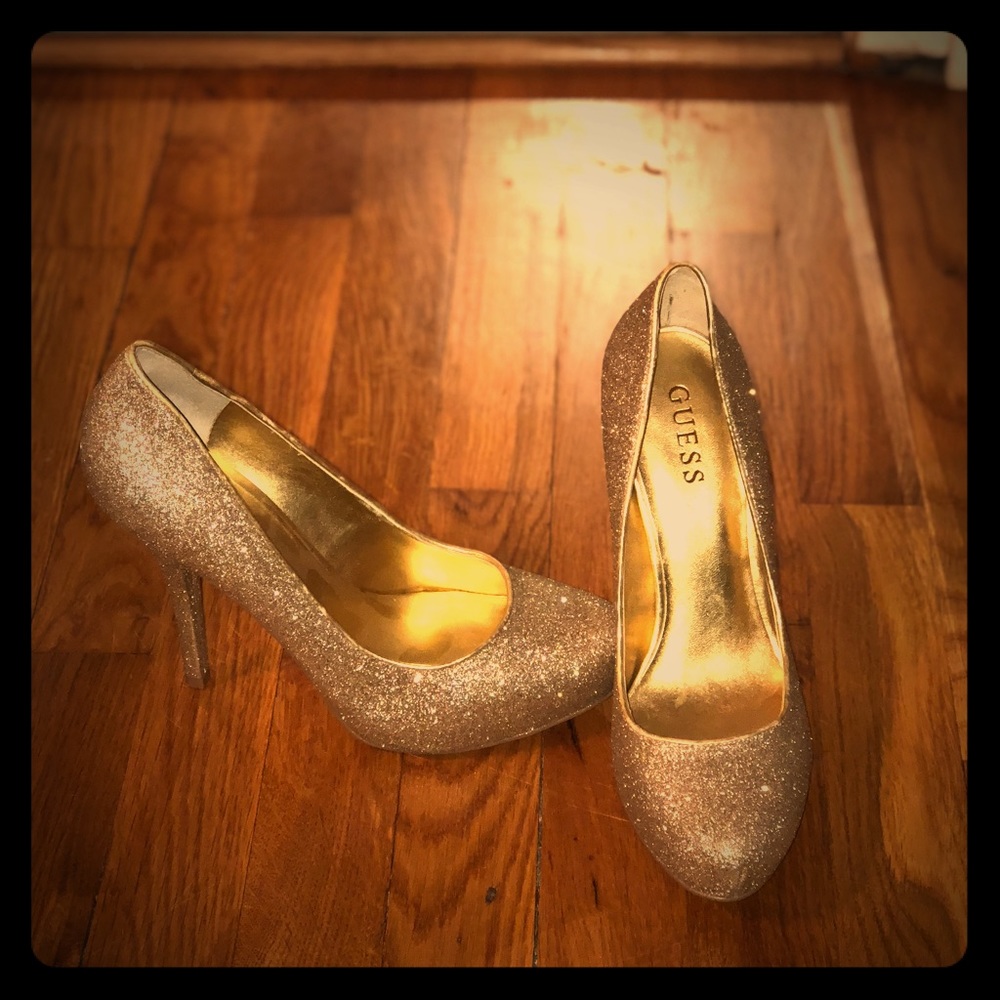 Sparkly gold Guess heels 👠